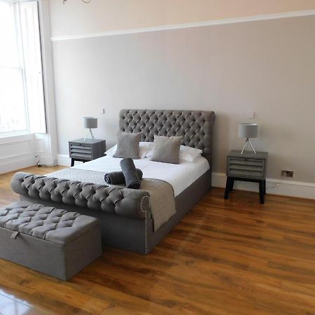 West End - Stunning, Spacious, 3 Bedroom, Main Door Flat With Private Parking Glasgow Extérieur photo